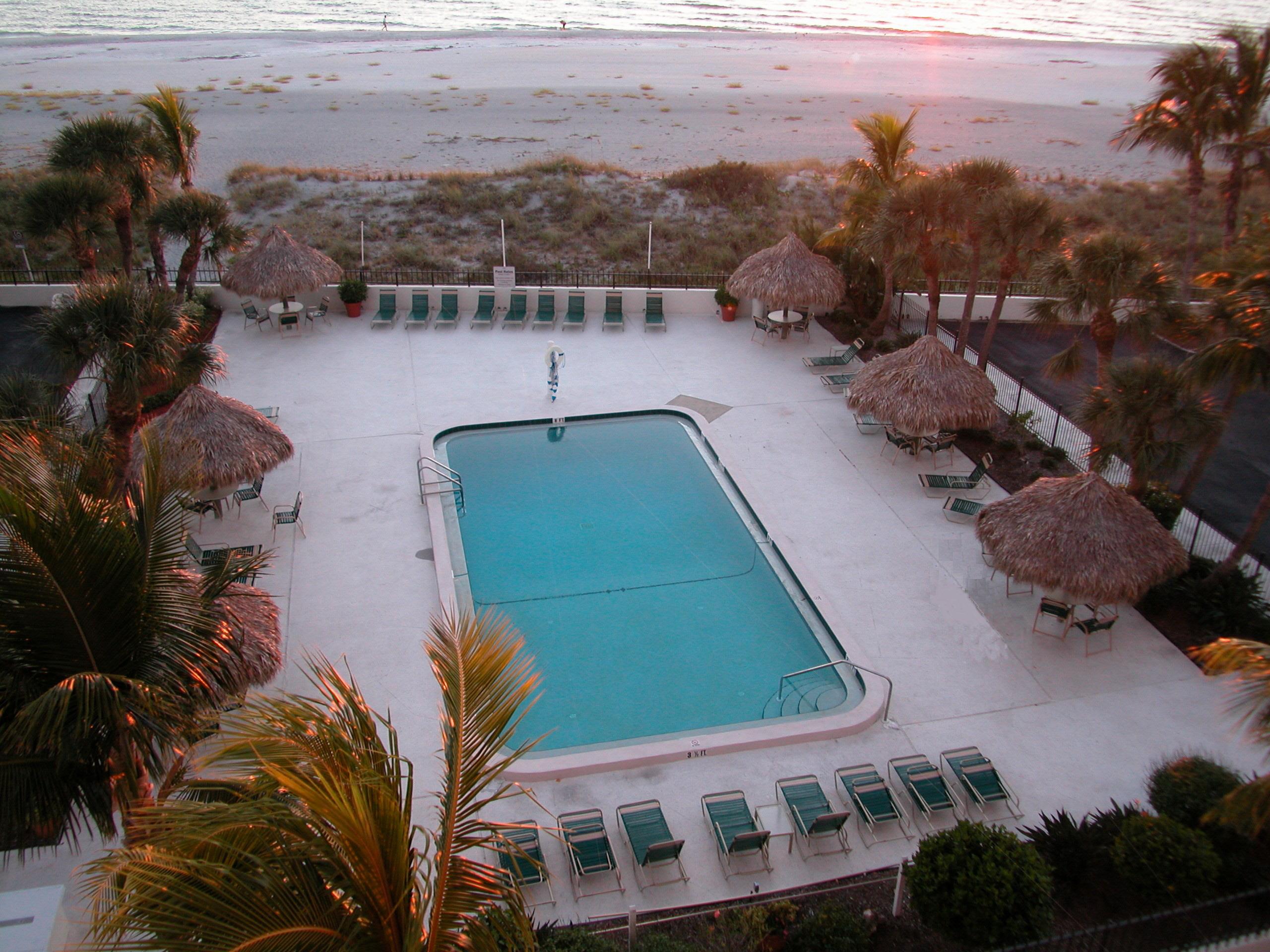 Lido Key Beach Club : Maintenance Free Beachfront Condos for Sale