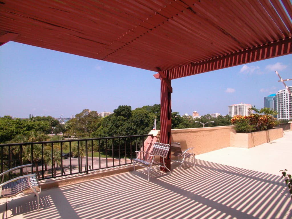 Dolphin Tower in Downtown Sarasota Outdoor Lounge