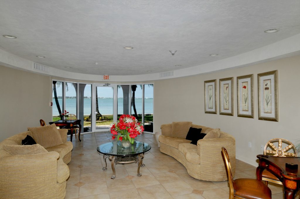 Le Chateau Sarasota Condos for Sale | Downtown Sarasota 7 Le Chateau in Sarasota Condos Lounge