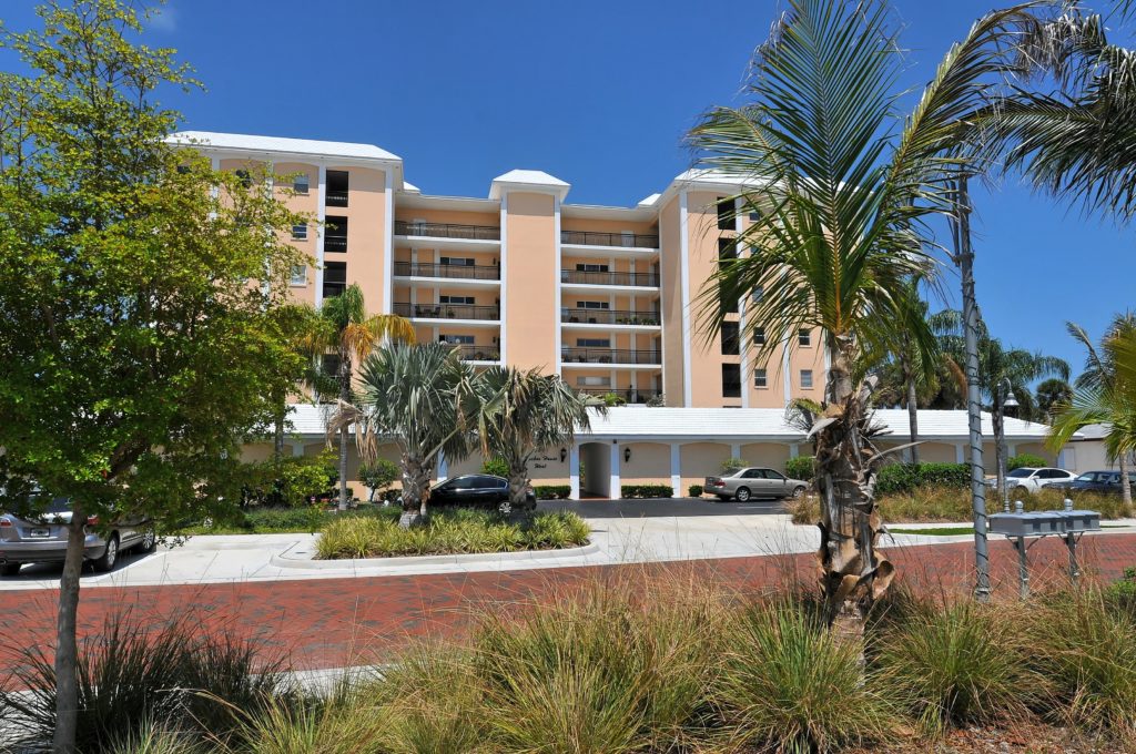 Harbor House West in Sarasota Condos for Sale