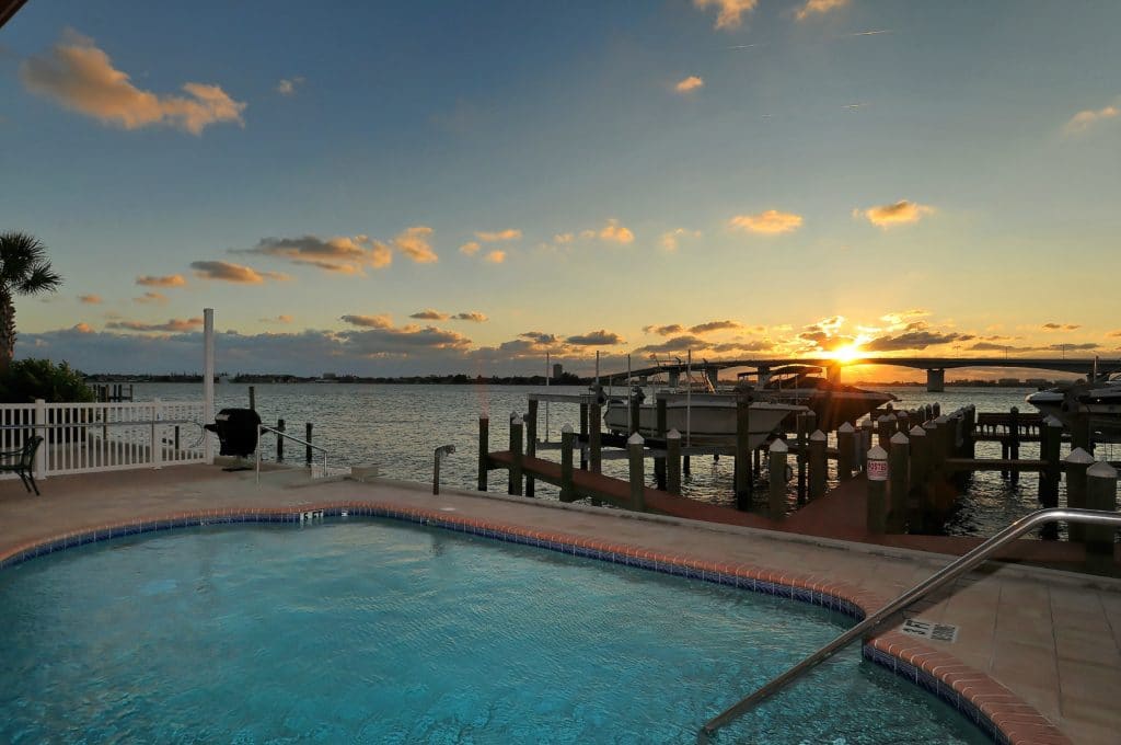 Majestic Bay 28