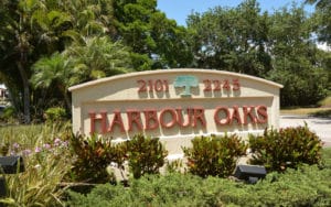 Harbour Oaks in Longboat Key Entrance Sign