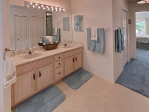 Beekman Estates Sarasota Home - MLS # M5831818 - Master Bathroom