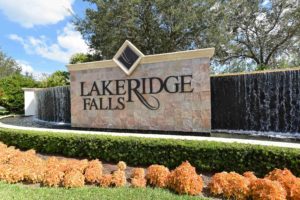 Lakeridge Falls in Sarasota Entrance Sign 2