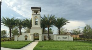 Del Tierra Bradenton Entrance Sign 2