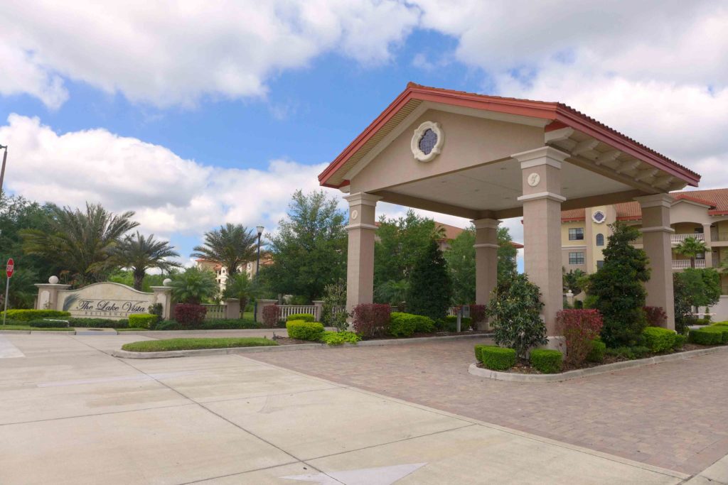 Lake Vista Condos for Sale | Lakewood Ranch Florida 4 Lake Vista in Lakewood Ranch Entrance