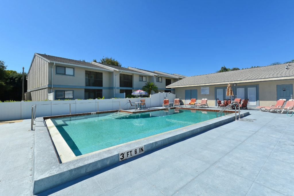 Harbor Pines Condos for Sale | Bradenton Florida 5 Harbor Pines Bradenton Condos for Sale 5