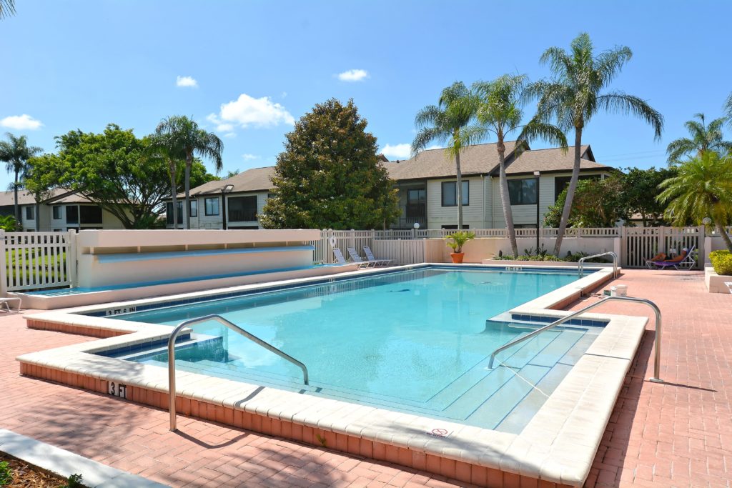 Mirror Lake Condos for Sale | Bradenton Florida 8 Mirror Lake in Bradenton Condos for Sale 6