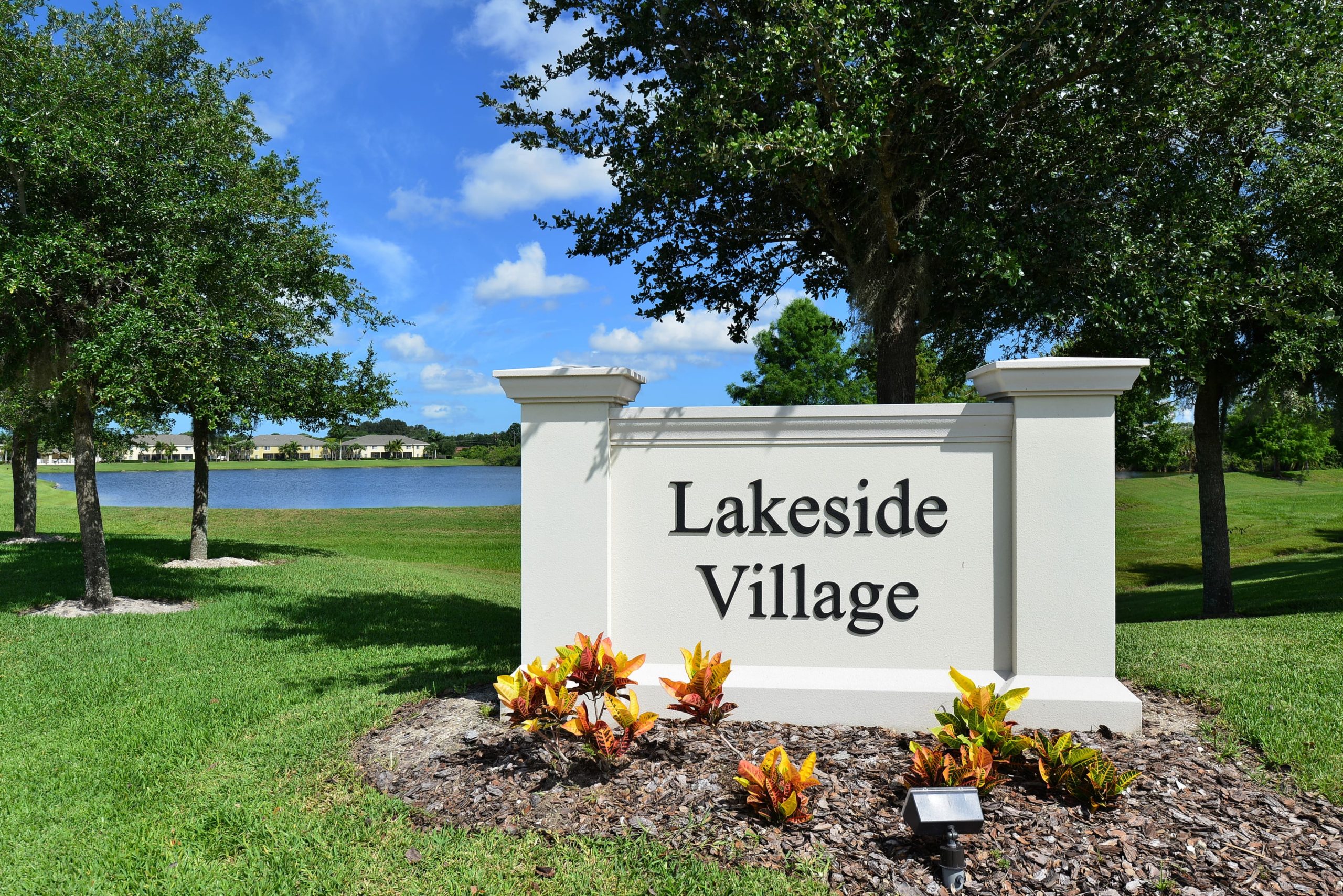 Florida lakeside project with luxury apartments, village market